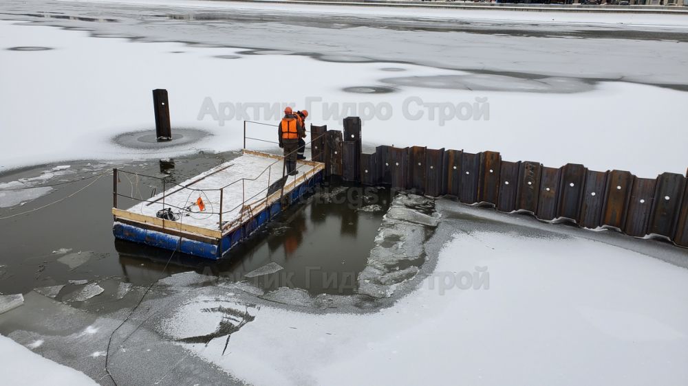 Вибропогружение с последующим извлечением шпунта Л5-УМ при строительстве искусственного сооружения в русле реки Москвы